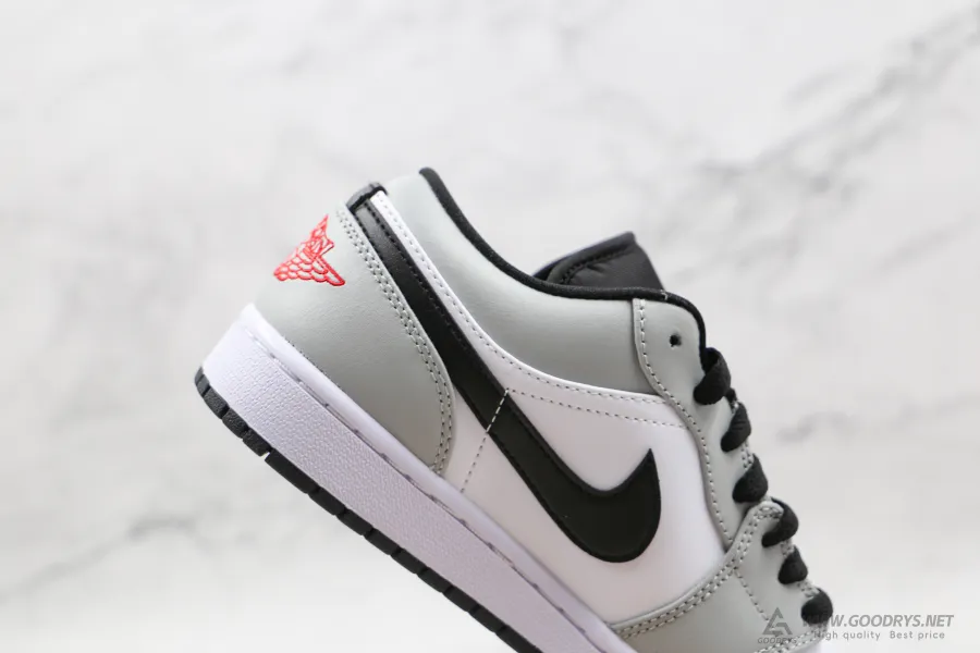 Jordan 1 Light Smoke Grey  Low