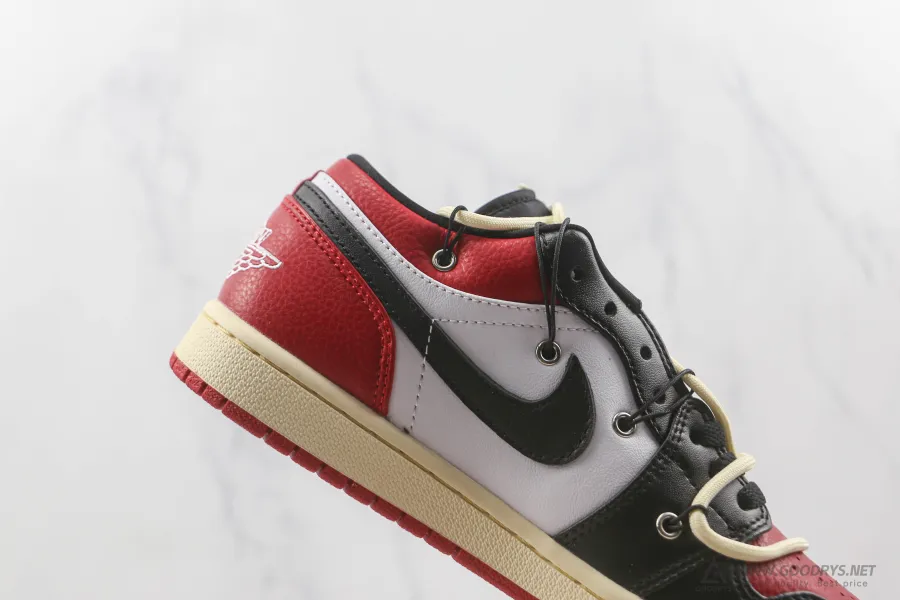 Air Jordan 1 Low Bred Toe