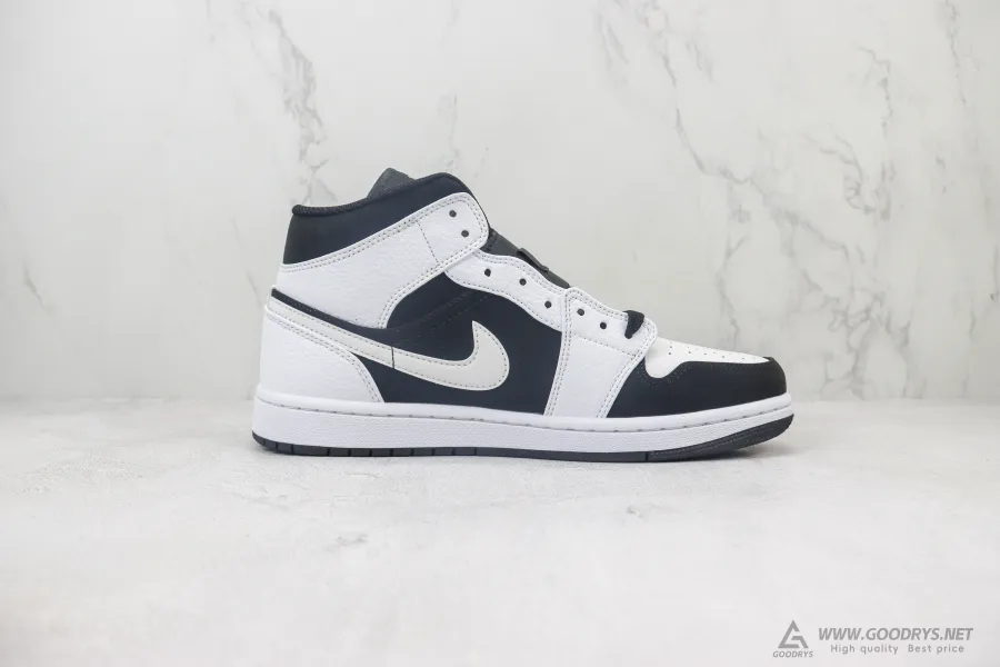 Airjordan 1 Retro Mid Tuxedo 