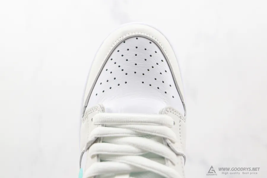 Sb Dunk Low Pro Og Qs Diamond White 