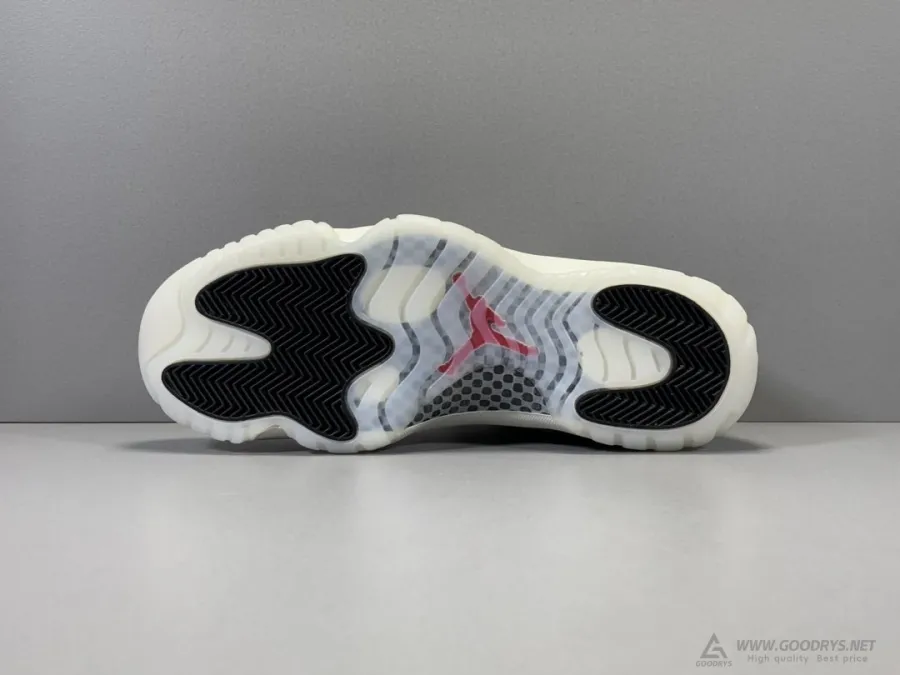 Air Jordan 11 Retro Low Light Bone Snakeskin