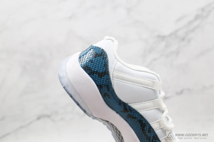 Air Jordan 11 Retro Low Le Blue Snakeskin