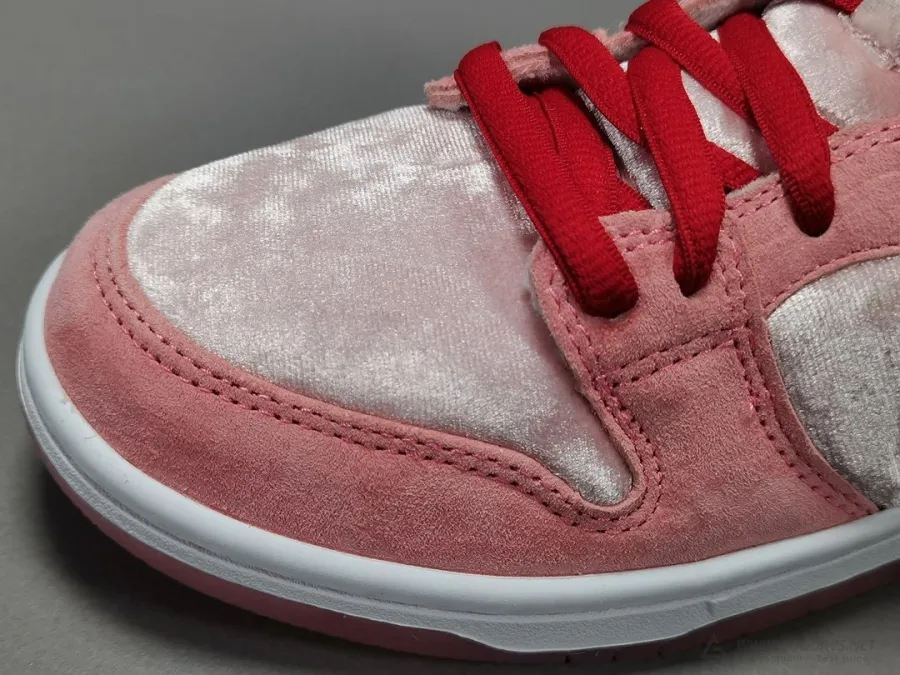 Strangelove X Dunk Low Sb Valentine'S Day