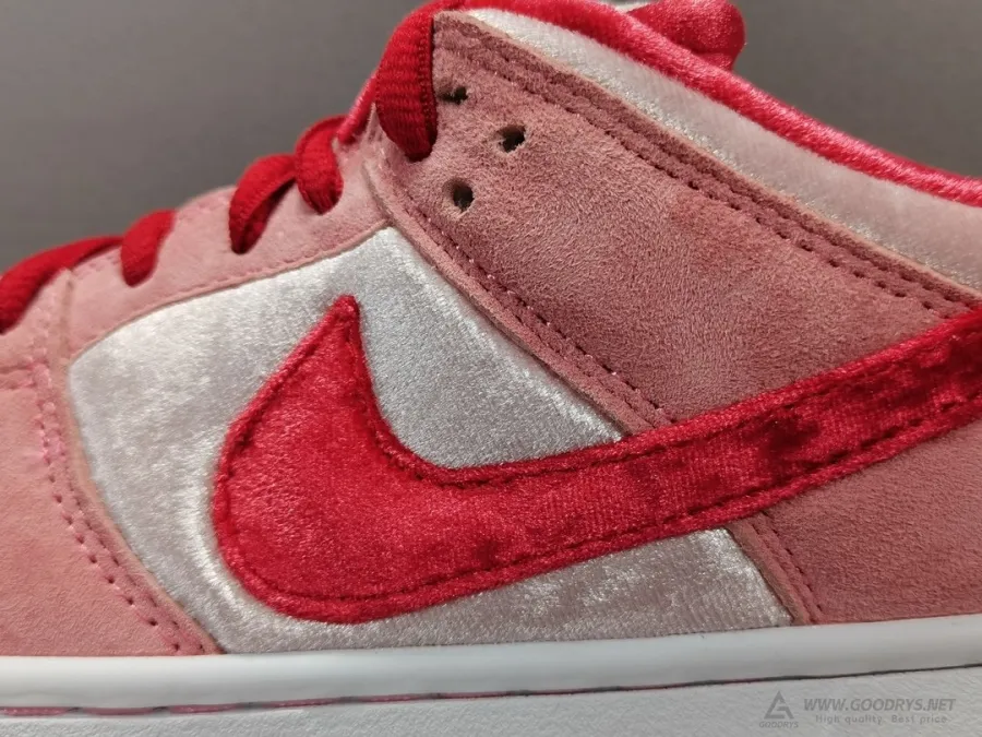 Strangelove X Dunk Low Sb Valentine'S Day