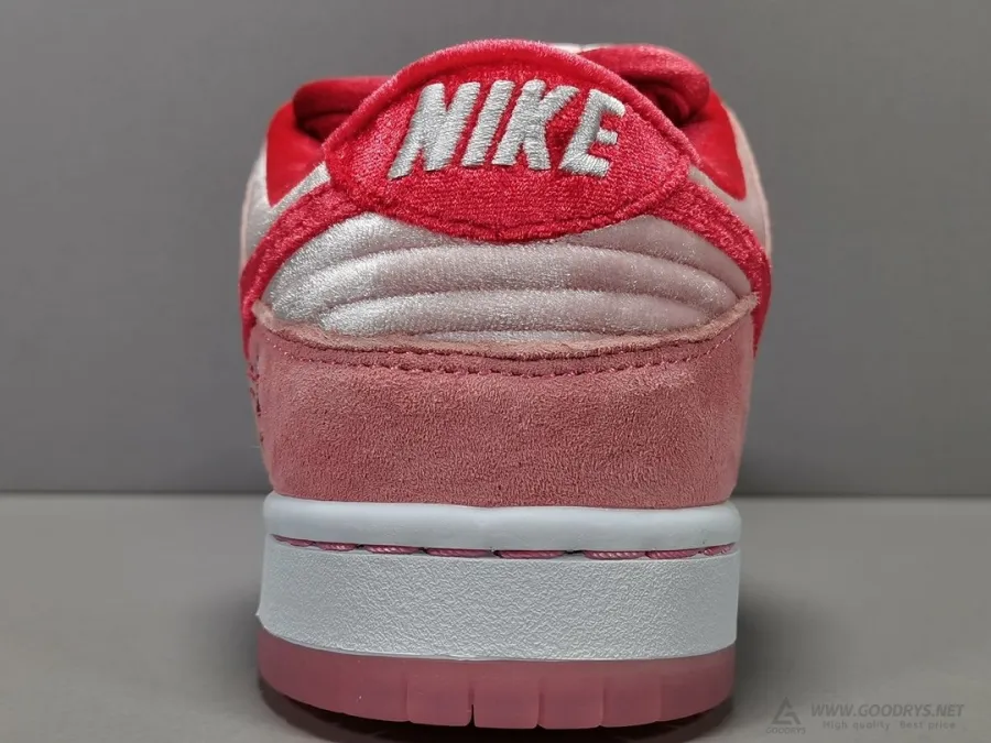 Strangelove X Dunk Low Sb Valentine'S Day