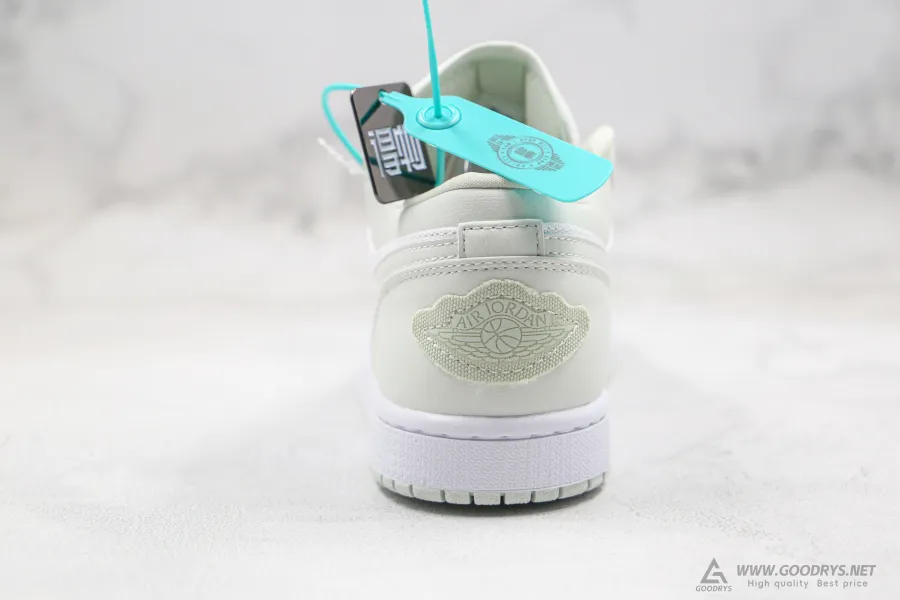 Air Jordan 1 Low Spruce Aura  Wmns