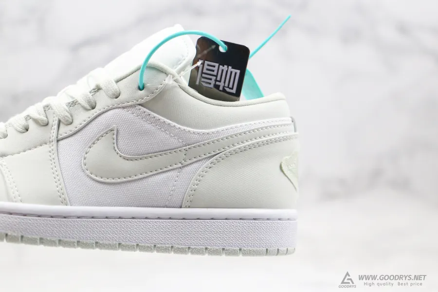 Air Jordan 1 Low Spruce Aura  Wmns