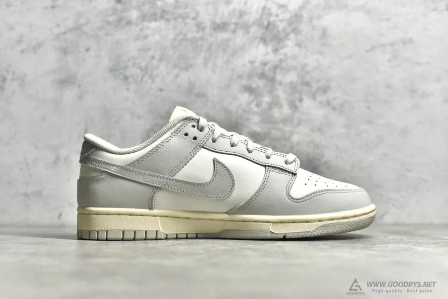 Nike Dunk Low  Light Bone