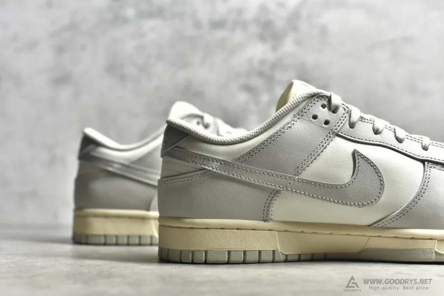 Nike Dunk Low  Light Bone