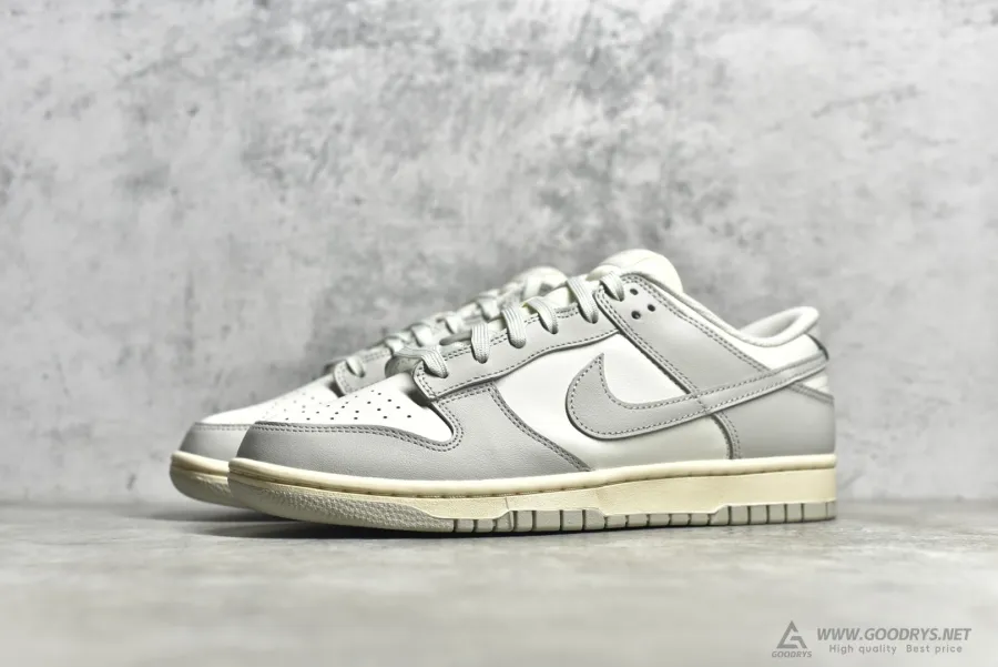 Nike Dunk Low  Light Bone