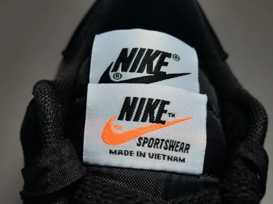 Nike Sacai Vaporwaffle Black Gum