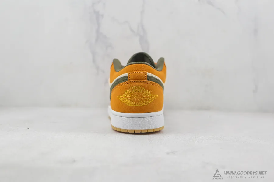 Air Jordan 1 Low Se Light Curry 