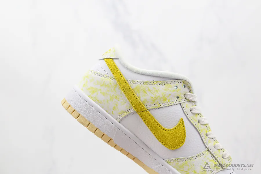 Dunk Low Yellow Strike