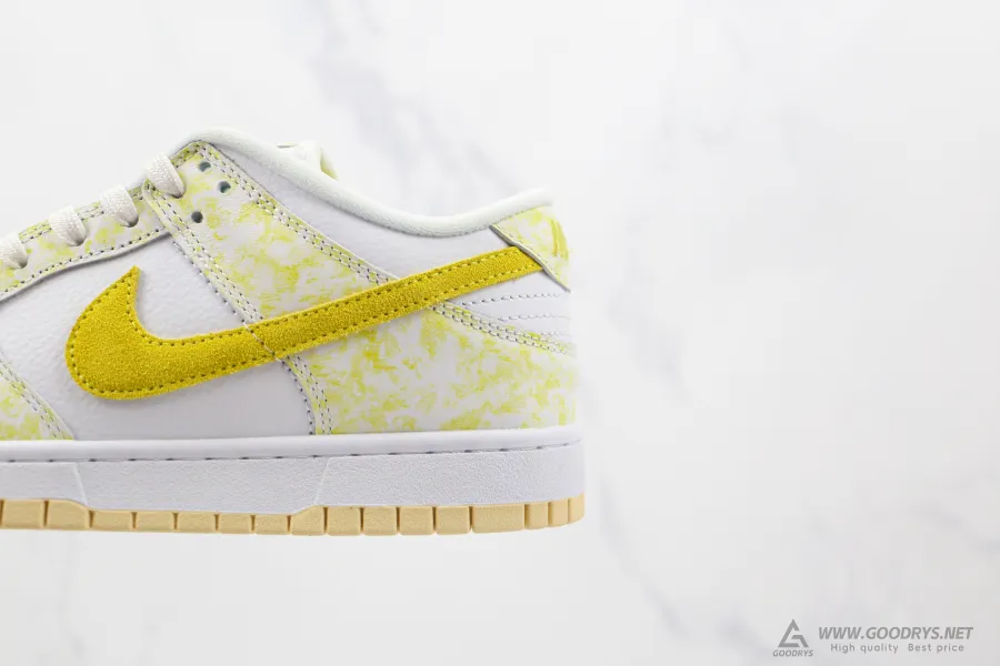 Dunk Low Yellow Strike