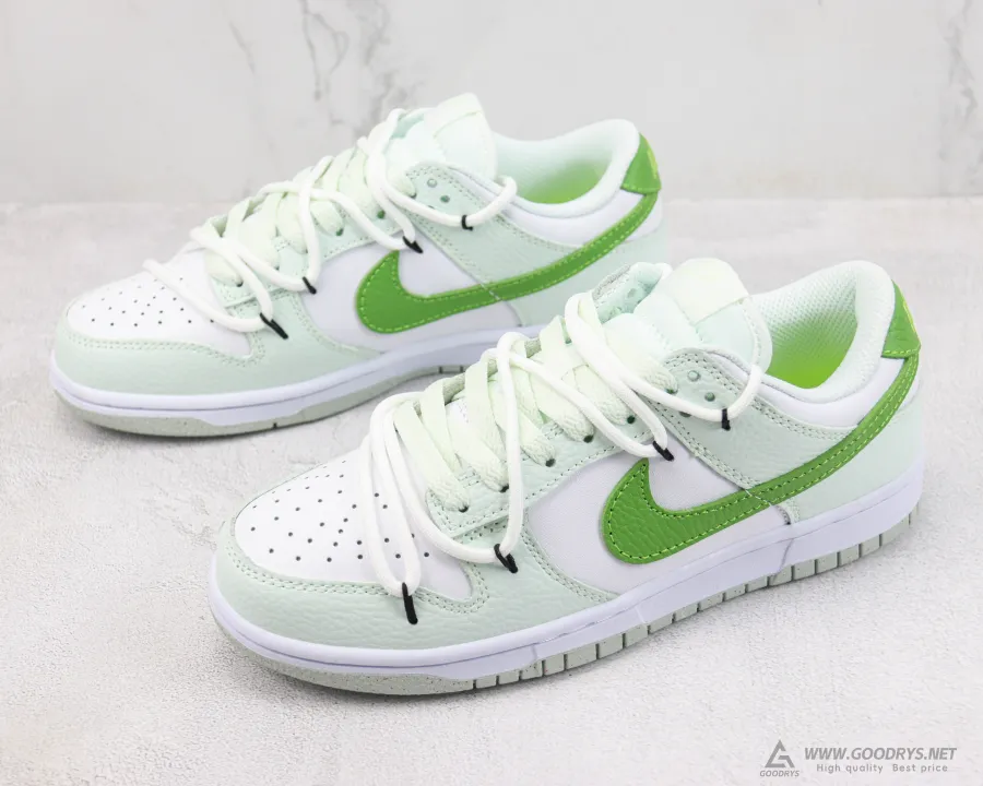 Dunks Low White Mint