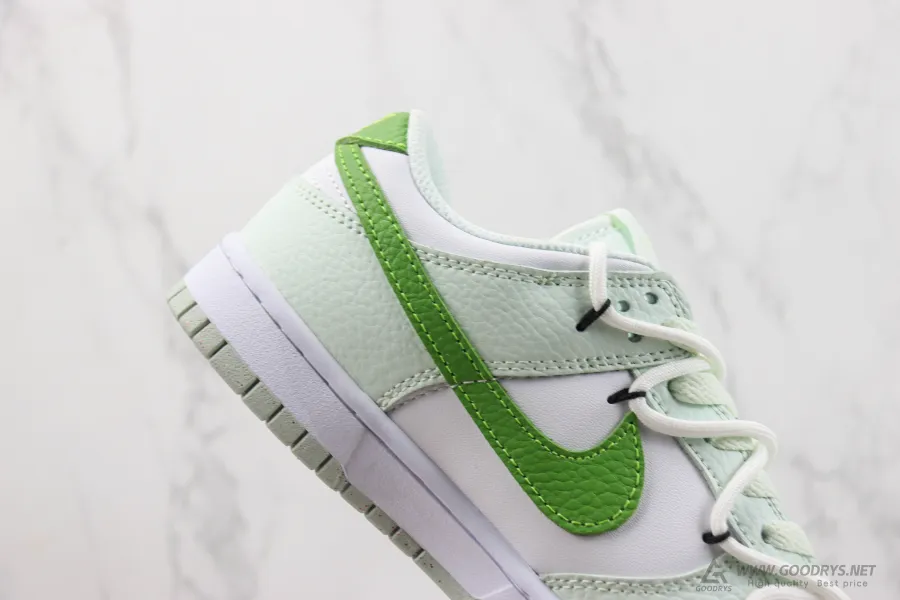 Dunks Low White Mint