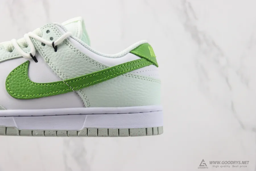 Dunks Low White Mint