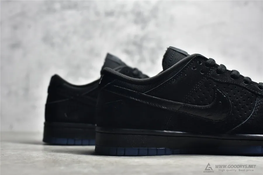 Undefeated Dunk Low  Black