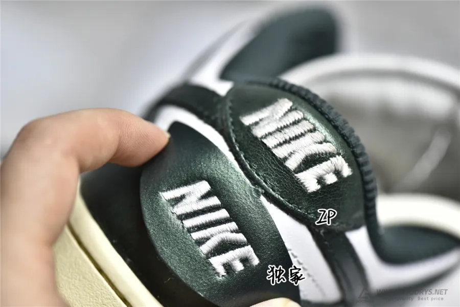 Nike Dunk Low Vintage Green  Wmns