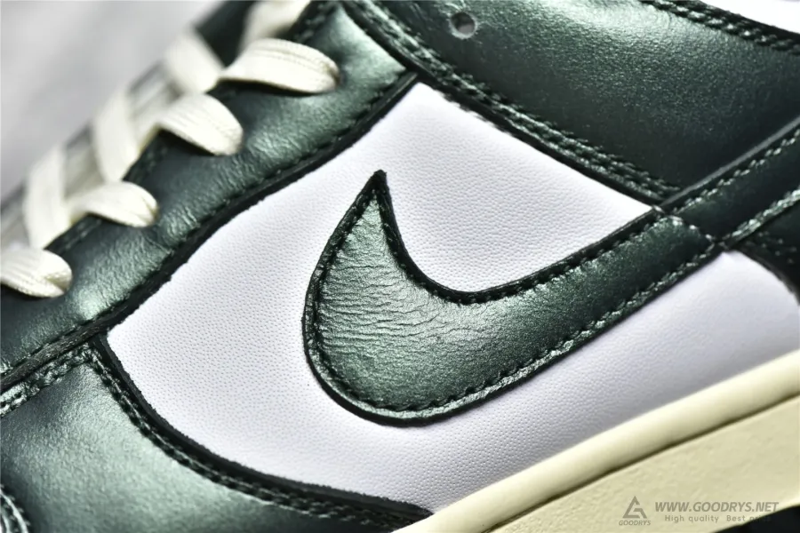 Nike Dunk Low Vintage Green  Wmns