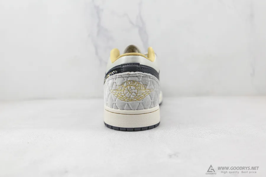 Air Jordan 1 Low Se Beaded Swoosh 