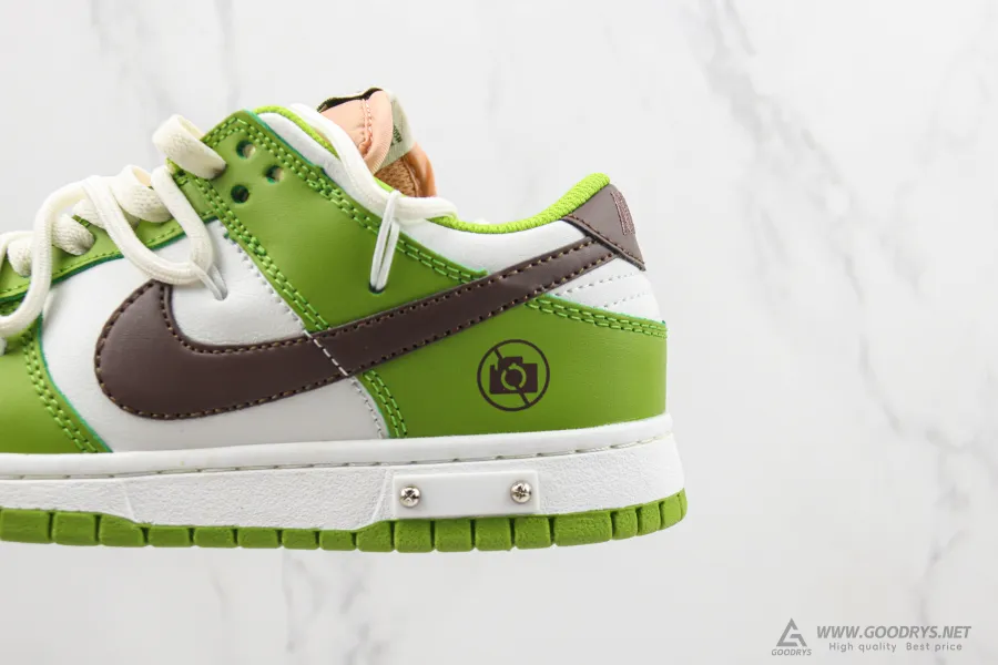 SB Dunk Low Vivid Green