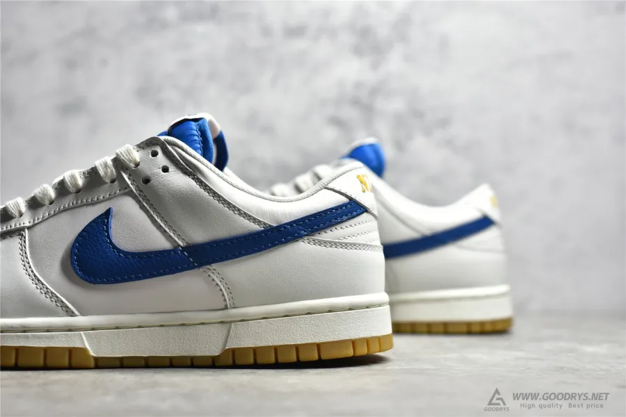 Dunks Low Se  Sail Dark Marina Blue