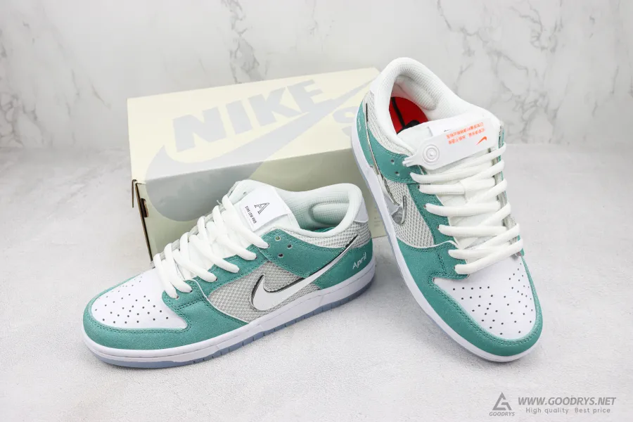 April Skateboards X Dunk Low Sb Turbo Green 