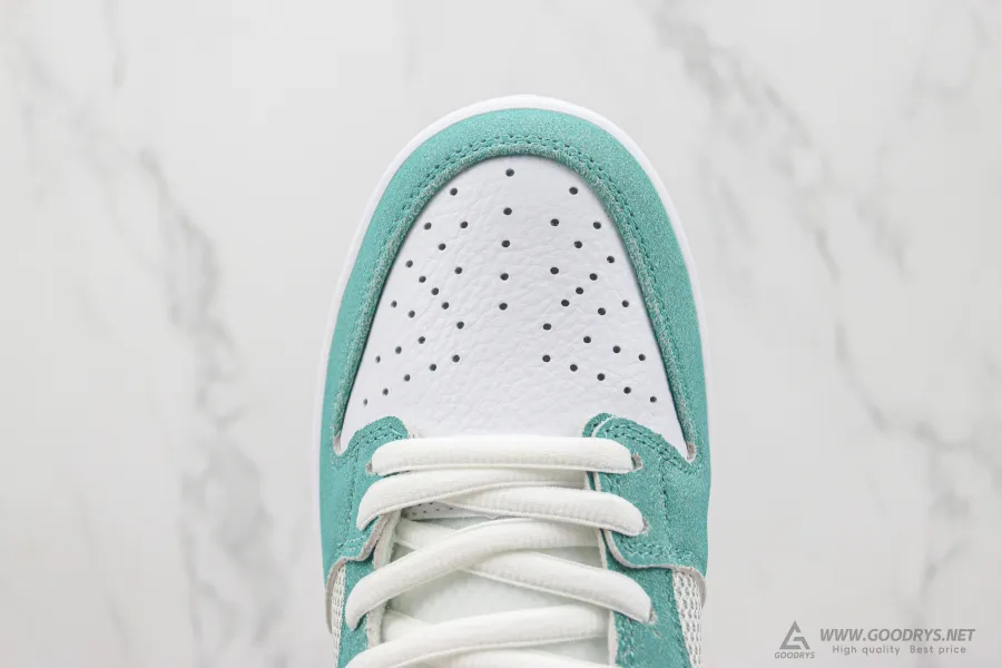 April Skateboards X Dunk Low Sb Turbo Green 